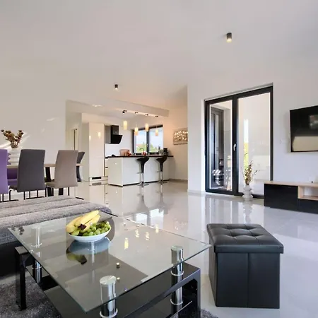 Holiday home Delfin Medulin